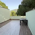 Atillas Getaway فندق