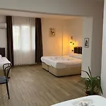 Atillas Getaway فندق