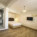 Atillas Getaway فندق