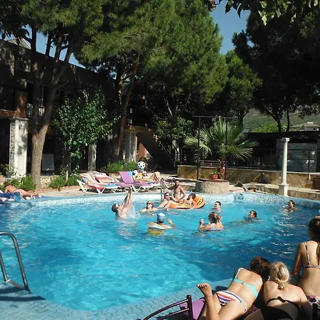 Atillas Getaway Hotel 3*