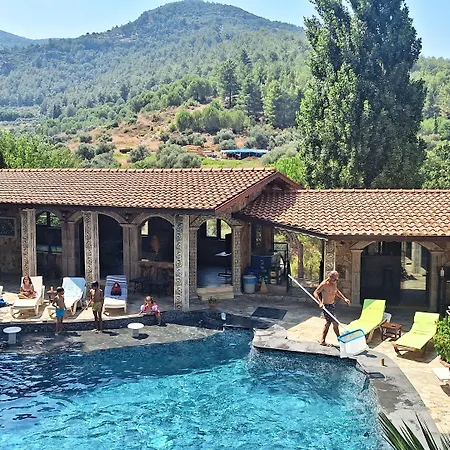 Отель Atillas Getaway
