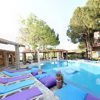 Atillas Getaway Hotel 3*